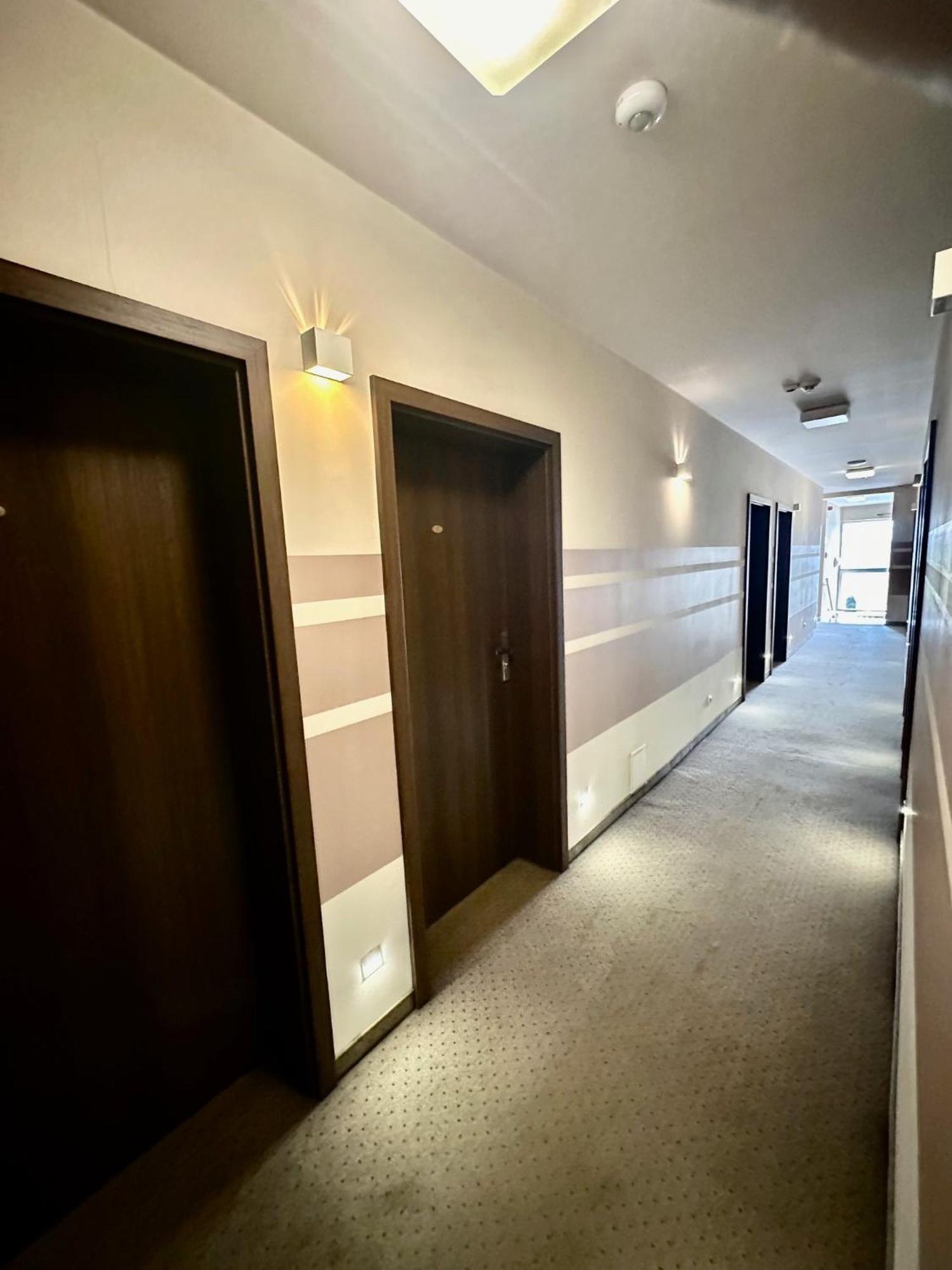 Hotel Pod Debami Ostrów Wielkopolski Extérieur photo
