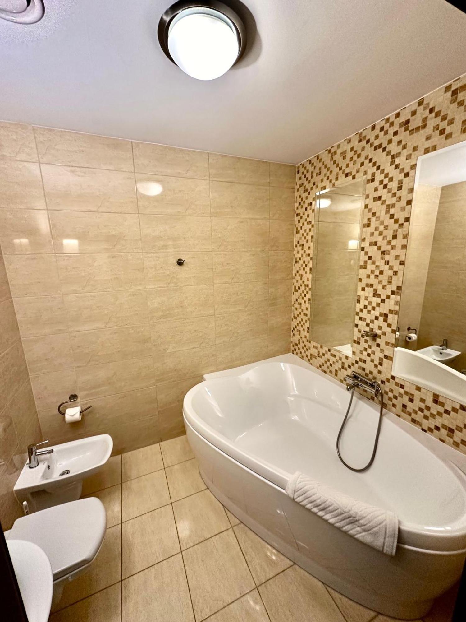 Hotel Pod Debami Ostrów Wielkopolski Extérieur photo