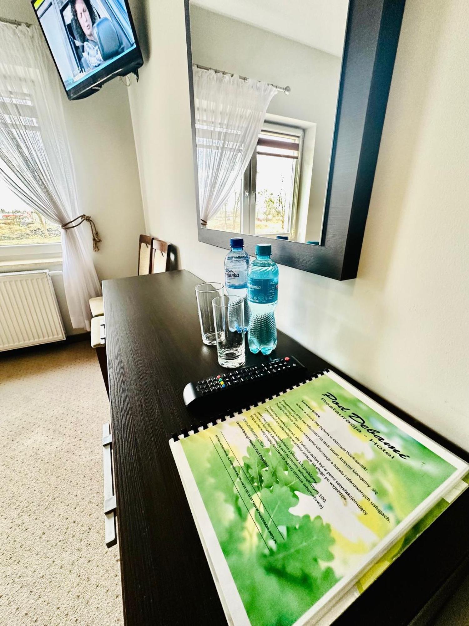 Hotel Pod Debami Ostrów Wielkopolski Extérieur photo
